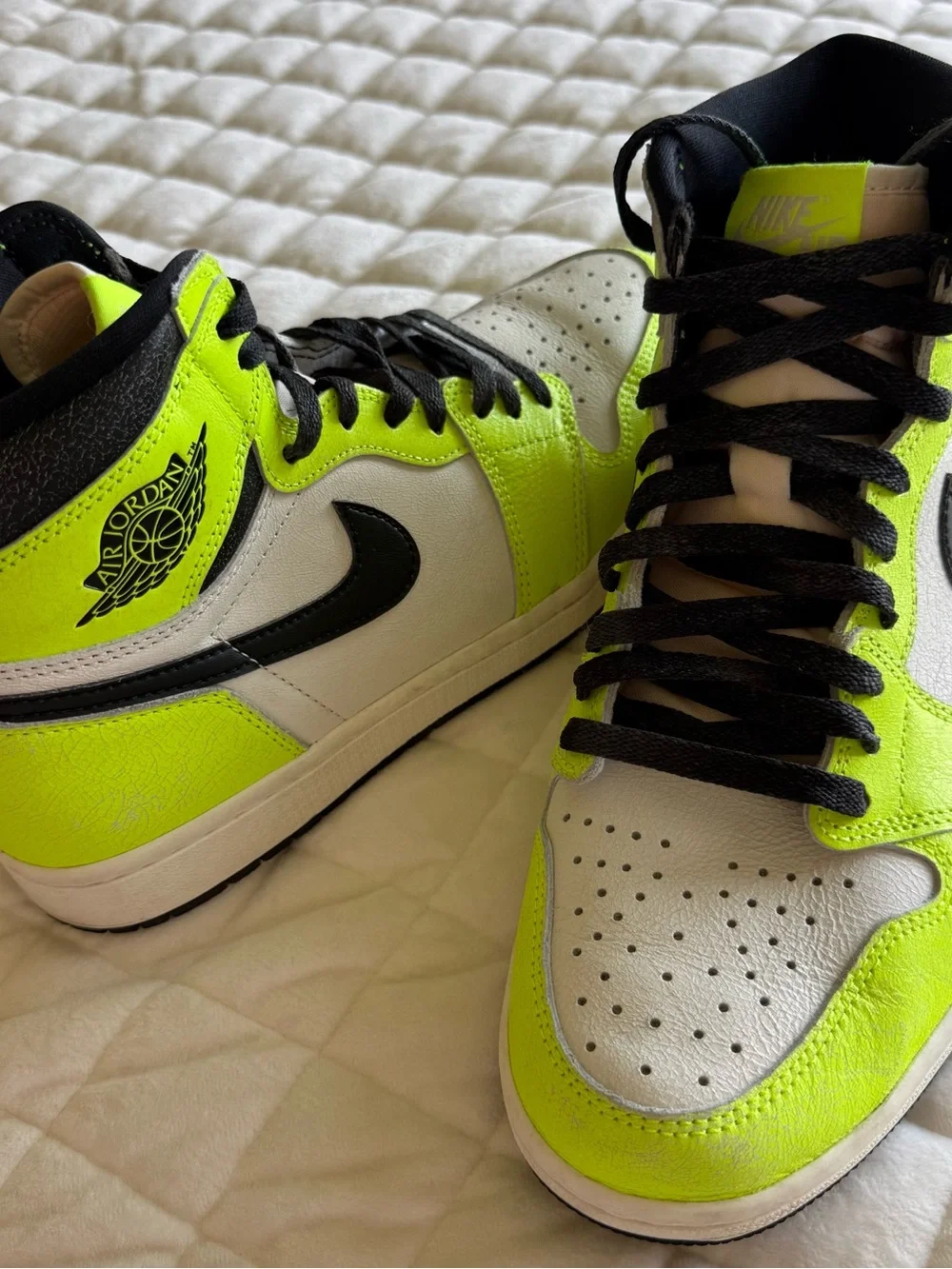 Air Jordan 1 Retro High OG Visionaire Volt Neon Green Black 555088-702 Men's 9.5